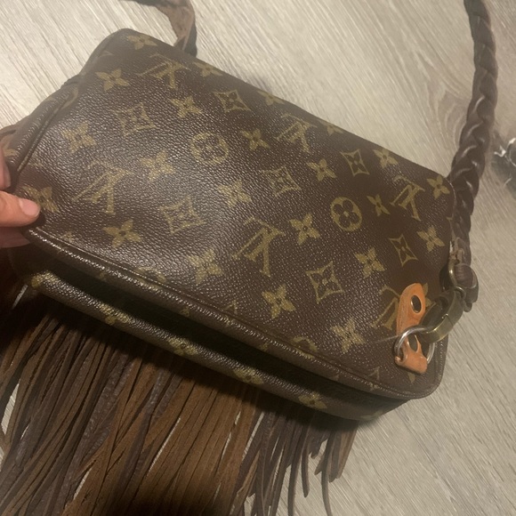 Authentic Louis Vuitton purse - Picture 5 of 10
